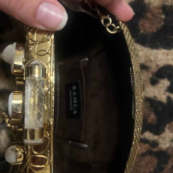 Ramla La Perle Handmade in Morocco Mother of Pearl and Brass clutch with chain - Picture 9 of 16